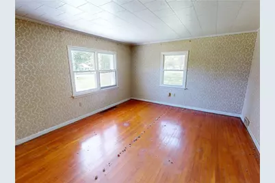 140 Evergreen Dr, Center Township, PA 15001 - Photo 4