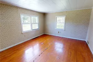 140 Evergreen Dr, Center Township, PA 15001 - Photo 4