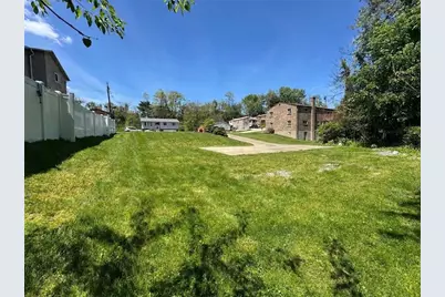 3301 Valewood Dr, Munhall, PA 15120 - Photo 4