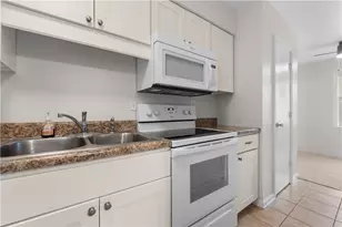 692 Robinwood Dr, Scott Township, PA 15216 - Photo 8