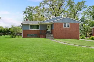 442 Englewood Dr, Ross Twp, PA 15237 - Photo 2