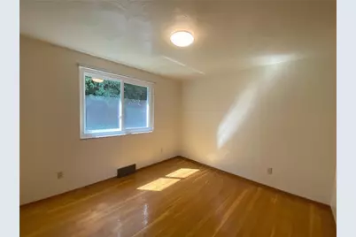 439 Crestview Dr, Pittsburgh, PA 15239 - Photo 12
