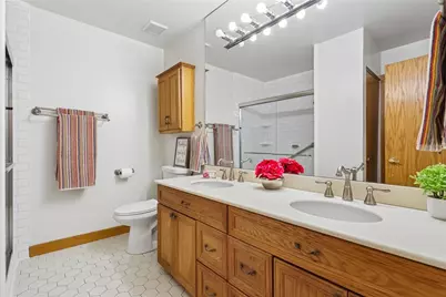 2621 Hunters Point Dr, Pittsburgh, PA 15090 - Photo 16
