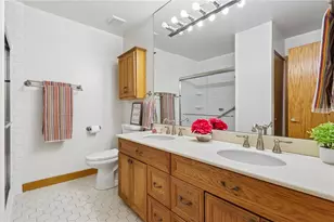 2621 Hunters Point Dr, Pittsburgh, PA 15090 - Photo 16