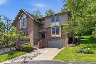 250 The Pines Dr, Scott Township, PA 15243 - Photo 2