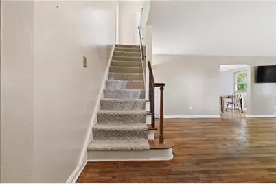 332 Old Farm Rd, Pittsburgh, PA 15228 - Photo 2