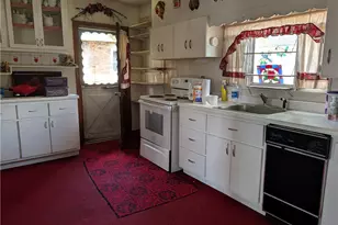 216 Wayne St, Roscoe, PA 15477 - Photo 4