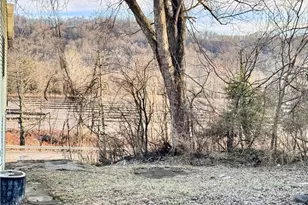4 Howe St, Union Township, PA 15038 - Photo 2