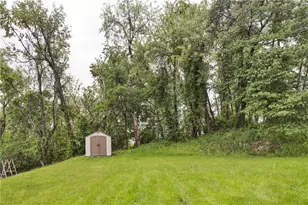 4237 Stratford Dr, Hempfield Township, PA 15642 - Photo 4