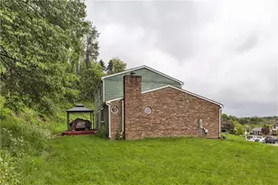 4237 Stratford Dr, Hempfield Township, PA 15642 - Photo 6