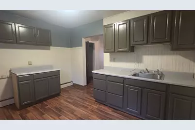 319 Lowell, Vandergrift, PA 15690 - Photo 2