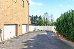 111 Janyce Dr, Hempfield Township, PA 15601 - Photo 2