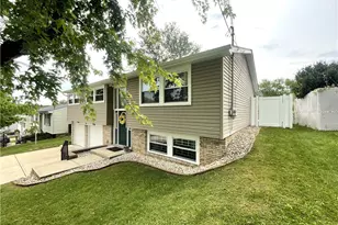 592 Surfside Dr, Pittsburgh, PA 15239 - Photo 4