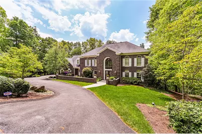 264 Cobblestone Dr, Hempfield Township, PA 15601 - Photo 2