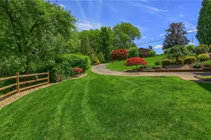 1737 Beaver Grade Rd, Moon/Crescent Twp, PA 15108 - Photo 38