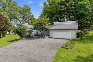 101 Buhlmont Dr, Leet Township, PA 15143 - Photo 2