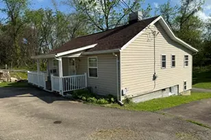 51 Hickory St, Ellsworth Boro, PA 15021 - Photo 2