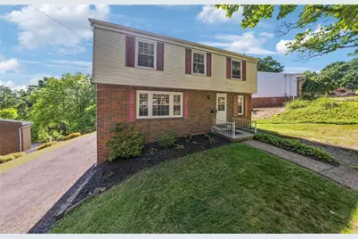 690 Blue Ridge Rd, Pittsburgh, PA 15239 - Photo 2