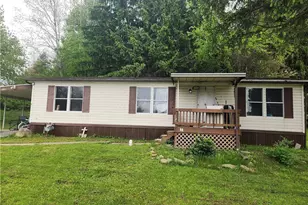 11 Pine Ct, Beaver Falls, PA 15010 - Photo 2