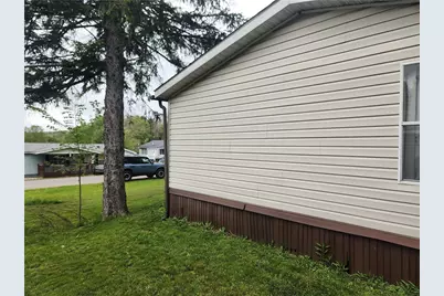 11 Pine Ct, Beaver Falls, PA 15010 - Photo 6