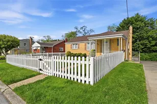 345 Roosevelt Ave, McKees Rocks, PA 15136 - Photo 4