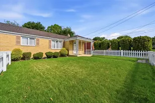 345 Roosevelt Ave, McKees Rocks, PA 15136 - Photo 2