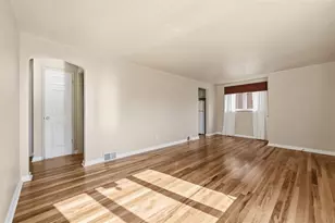 345 Roosevelt Ave, McKees Rocks, PA 15136 - Photo 8