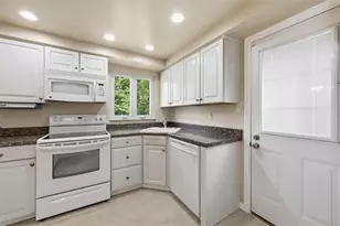 345 Roosevelt Ave, McKees Rocks, PA 15136 - Photo 16