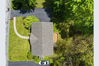 402 Monmouth Dr, Cranberry Township, PA 16066 - Photo 10