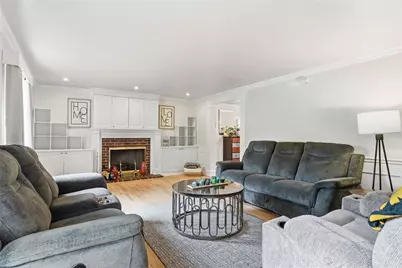 116 Hawthorne Dr, Wilkins Township, PA 15235 - Photo 8