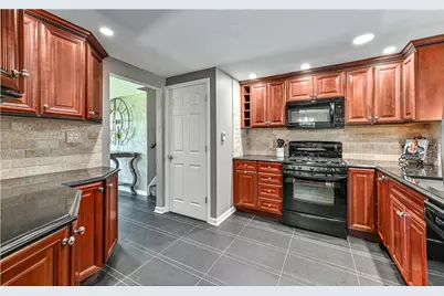101 Upper Dr, Ross Twp, PA 15214 - Photo 8