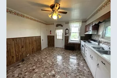 309 Washington Street, Mt Pleasant Boro, PA 15666 - Photo 6