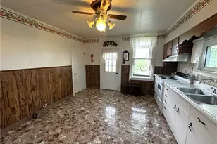 309 Washington St, Mt Pleasant Boro, PA 15666 - Photo 6