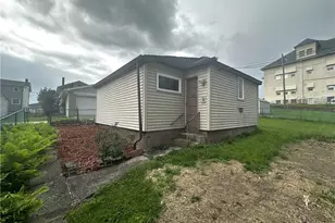 309 Washington St, Mt Pleasant Boro, PA 15666 - Photo 14