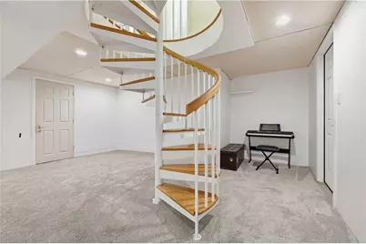 132 Circle Dr, Ross Twp, PA 15237 - Photo 24