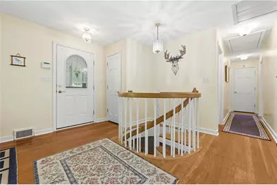 132 Circle Dr, Ross Twp, PA 15237 - Photo 4