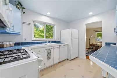 132 Circle Dr, Ross Twp, PA 15237 - Photo 10