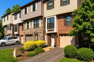 736 Windvue Dr, Robinson Twp, PA 15205 - Photo 2