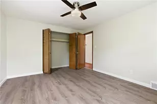 416 Peters Dr, Pittsburgh, PA 15116 - Photo 18