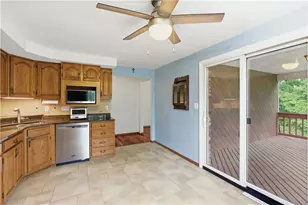 416 Peters Dr, Pittsburgh, PA 15116 - Photo 10