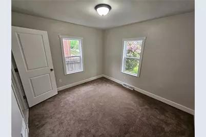 520 Joffre St, Ellwood City, PA 16117 - Photo 6
