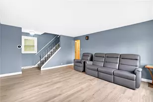 2 Broad St, Jeannette, PA 15644 - Photo 2