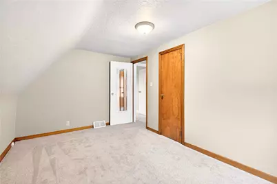2 Broad St, Jeannette, PA 15644 - Photo 24