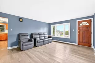 2 Broad St, Jeannette, PA 15644 - Photo 4