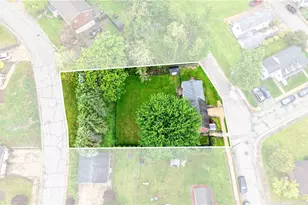 2 Broad St, Jeannette, PA 15644 - Photo 38