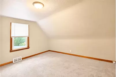 2 Broad St, Jeannette, PA 15644 - Photo 22