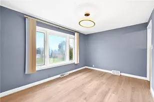 2 Broad St, Jeannette, PA 15644 - Photo 6