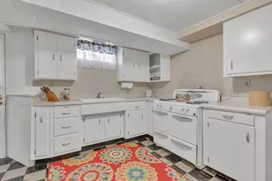 2020 Irwin St, Aliquippa, PA 15001 - Photo 16