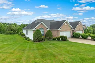 1002 Sunnyfield Ct, Penn Twp, PA 15636 - Photo 2