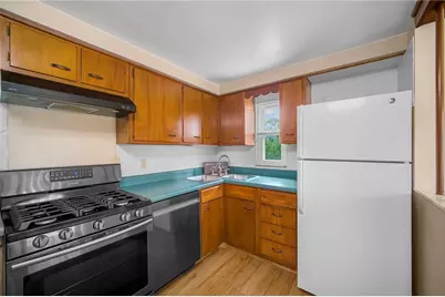 301 Orchard Spring Rd, Scott Township, PA 15220 - Photo 8